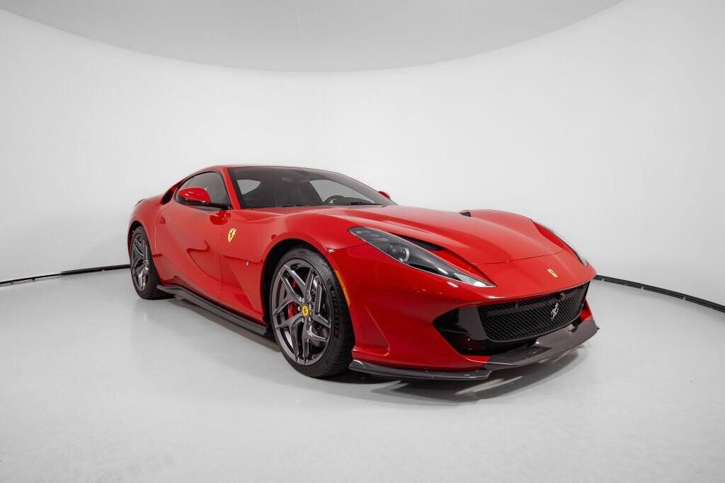 Ferrari 812 SUPERFAST - NOLEGGIO LUNGO TERMINE