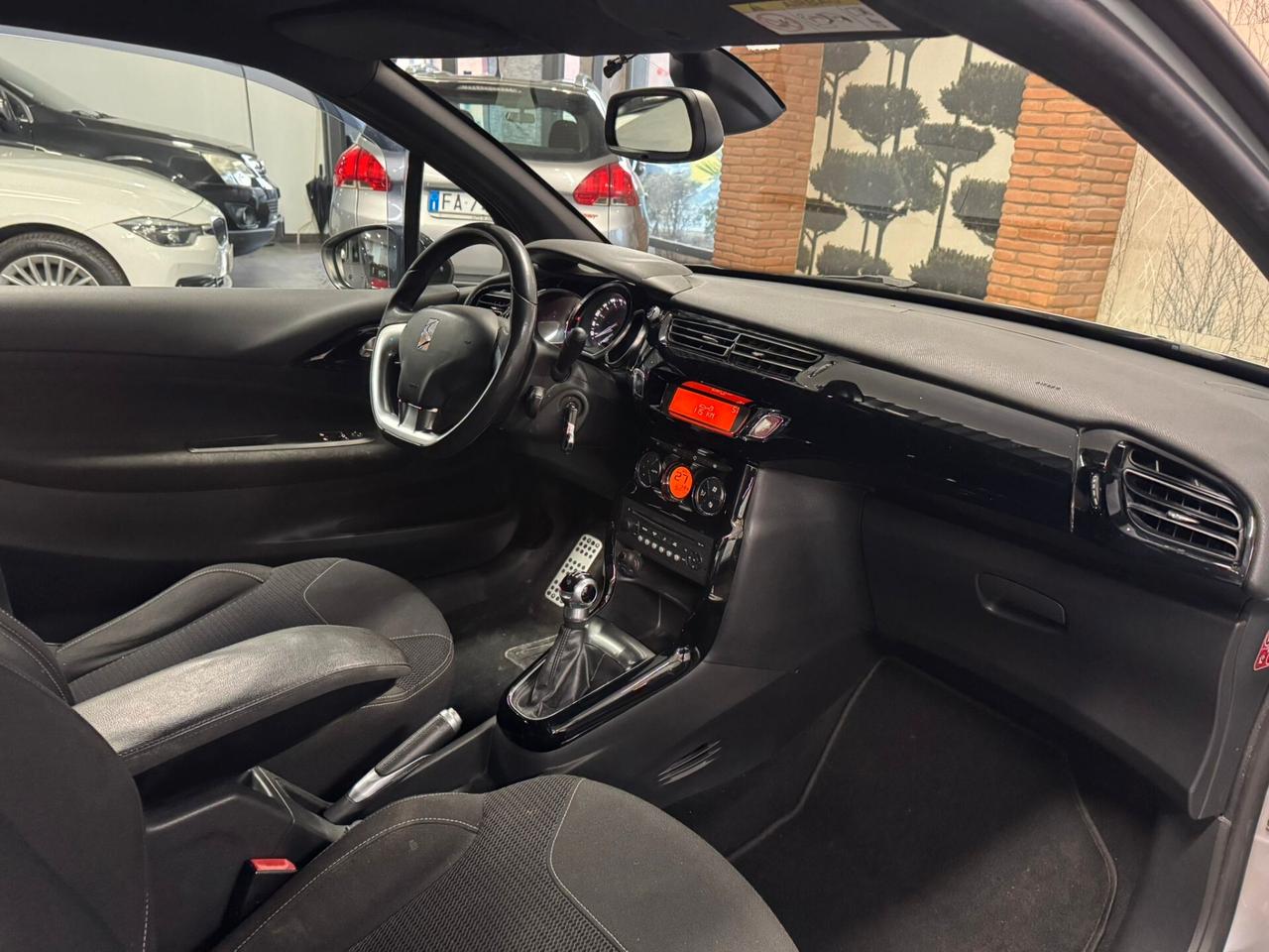 Citroen DS3 BLUEHDI 100 SeS IRRESISTEBLE