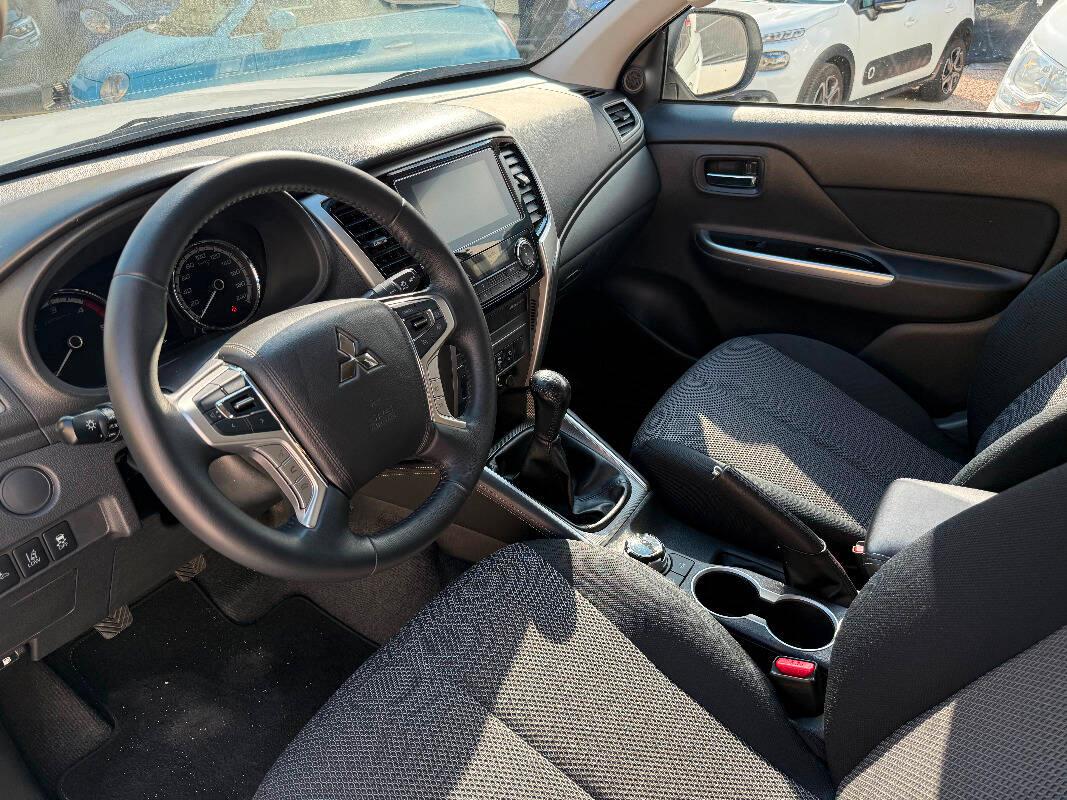 Mitsubishi L200 Cab VI 2019 Mitsubishi L200 d.cab 2.3d Diamond Pack 0 4wd 150cv