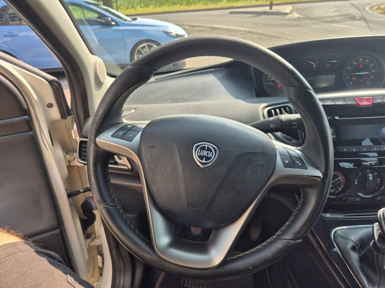 Lancia Ypsilon 1.2 69 CV 5 porte GPL Ecochic S Momodesign