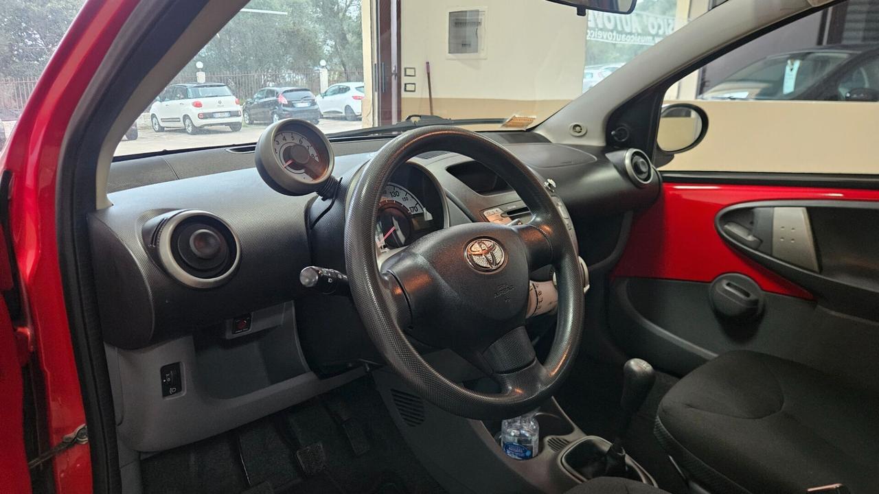 Toyota Aygo 1.0 12V VVT-i 5 porte Sol