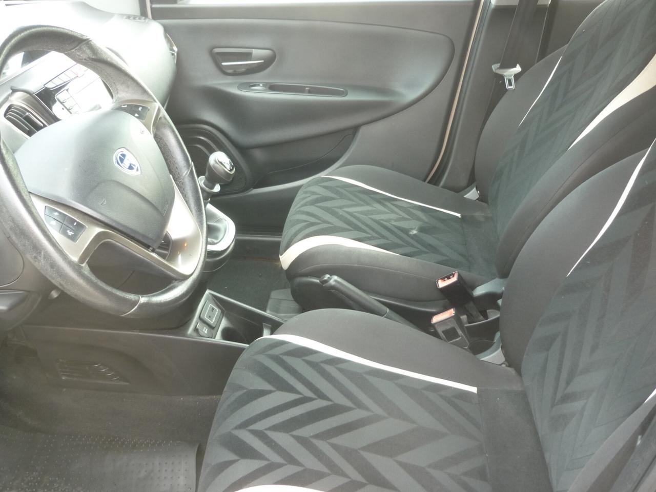 Lancia Ypsilon 1.2 69 CV 5 porte Gold