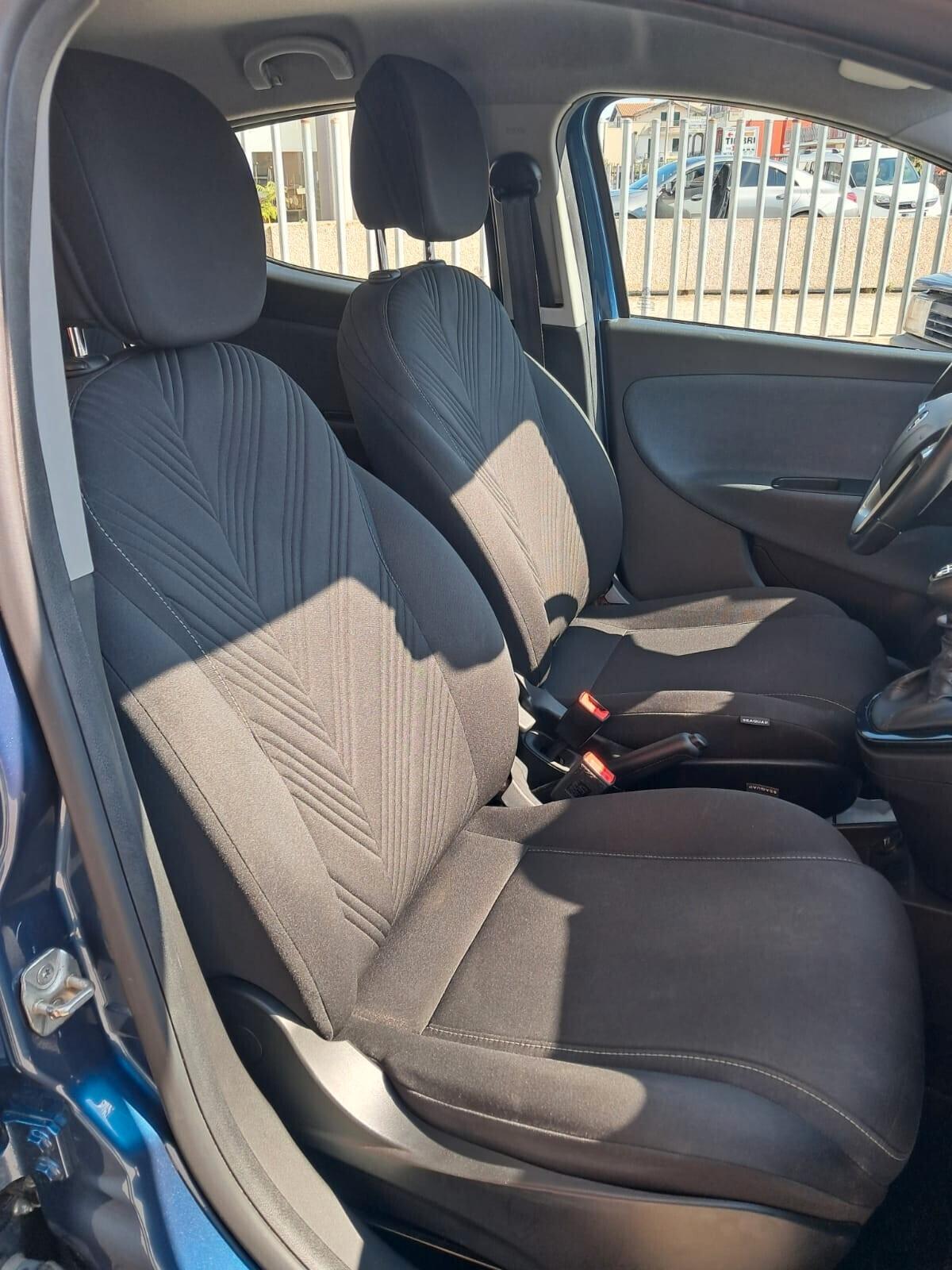 Lancia Ypsilon 1.0 FireFly 5 porte S&S Hybrid Gold