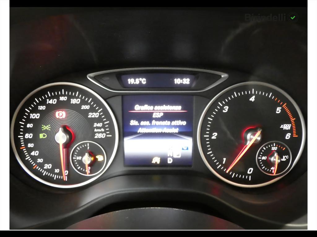 Mercedes-Benz GLA (X156) - GLA 200 d Automatic Business