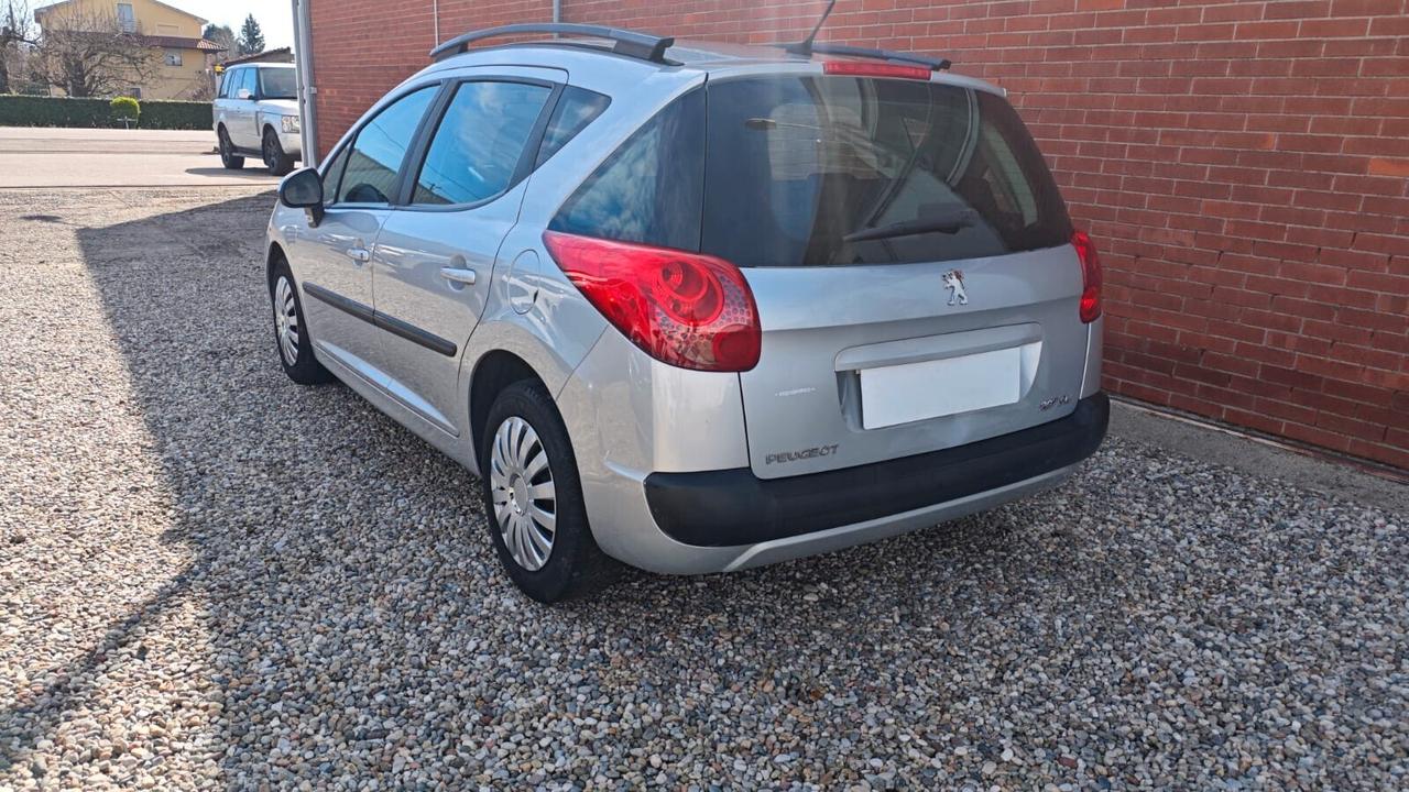 Peugeot 207 1.4 8V 75CV 5p. ONE Line