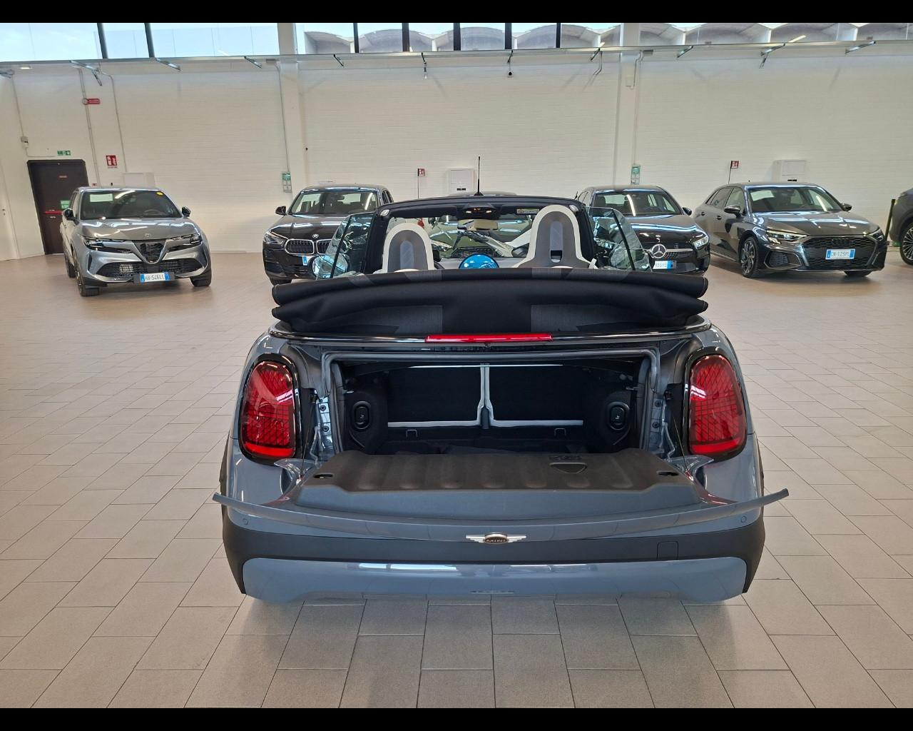 MINI Mini CooperCbr(F67) - Mini Cooper C Favoured Cabrio