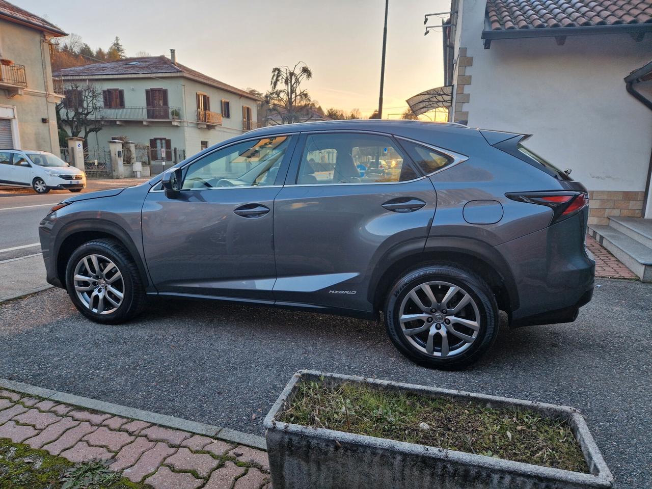 Lexus NX 300 hybrid 2.5 155CV AUTOMATICA, Telecamera, Sensori