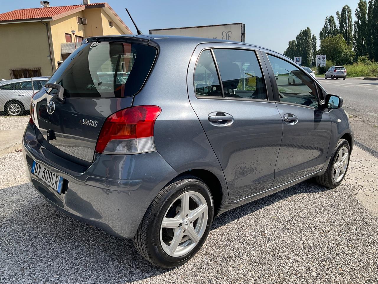 Toyota Yaris 1.0 5 porte Sol