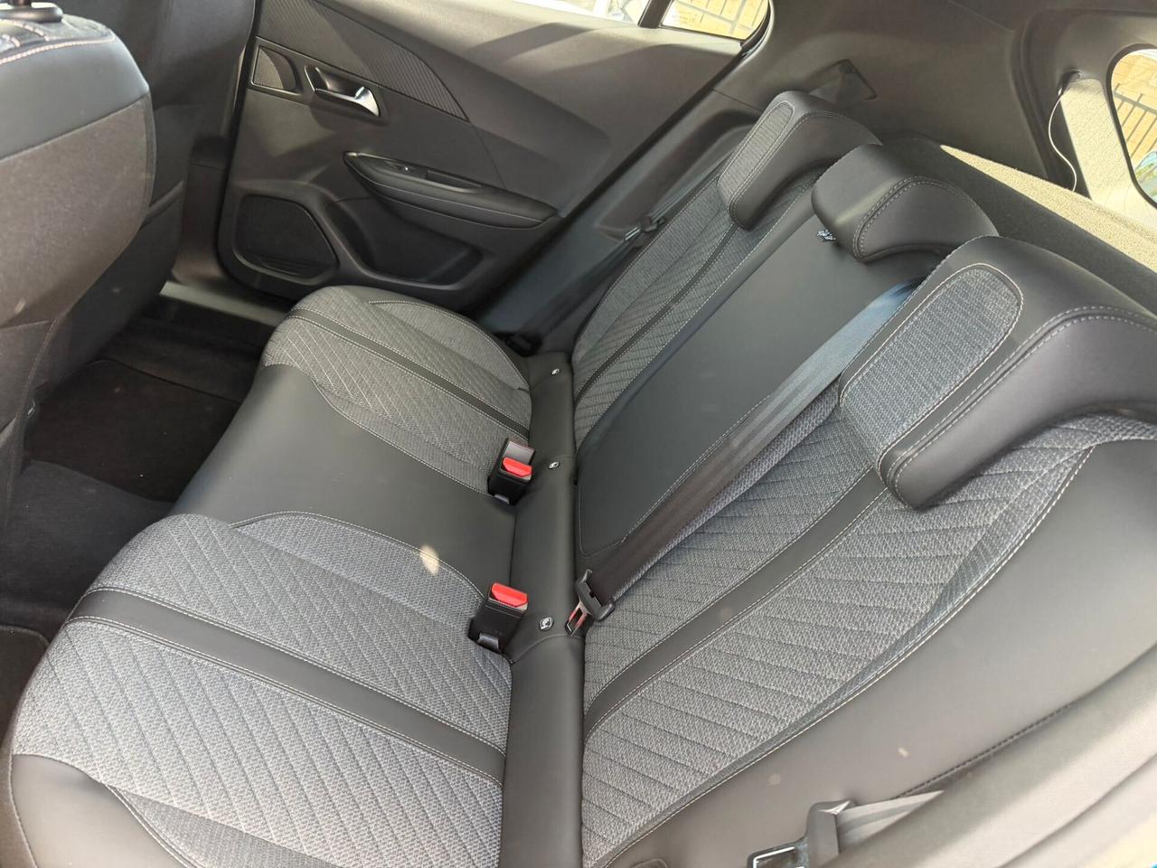 Peugeot 2008 PureTech 100 S&S Allure