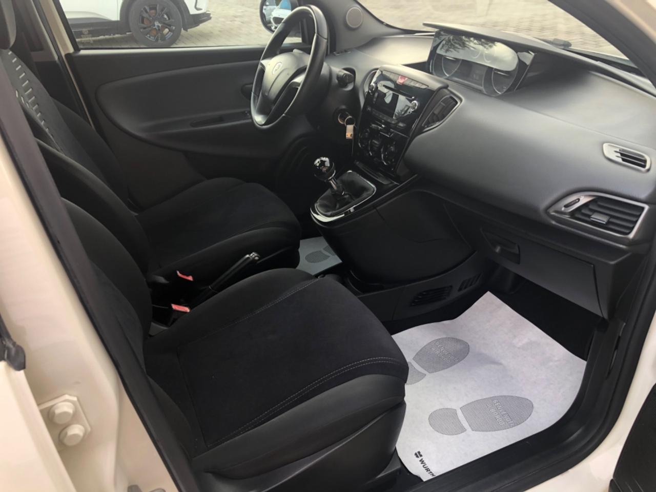 Lancia Ypsilon 1.2 69 CV Unyca 2011