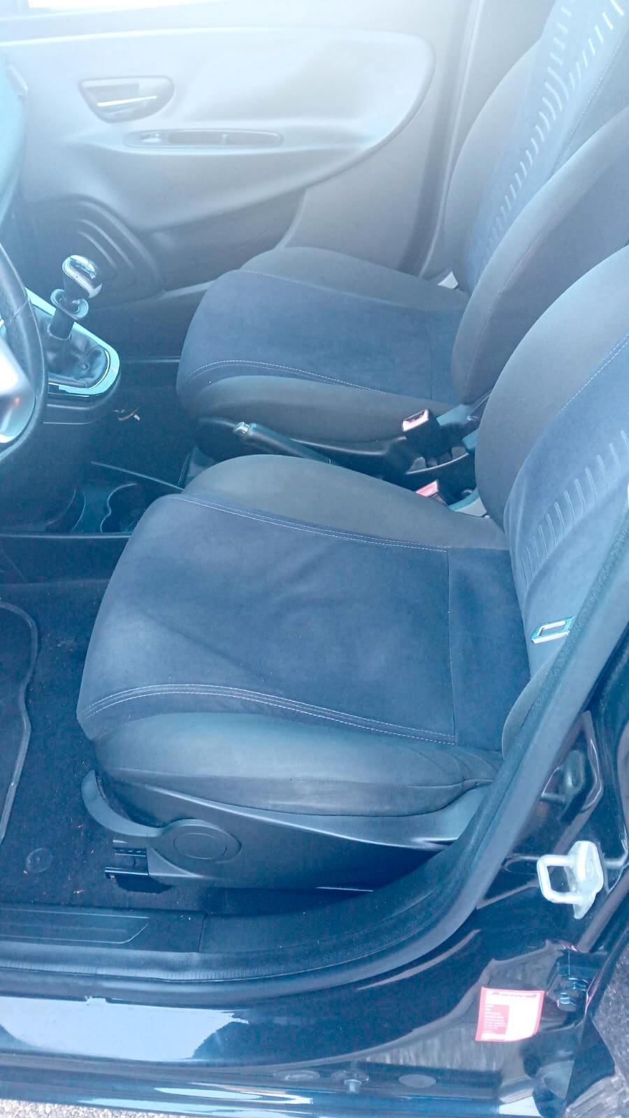 Lancia Ypsilon 1.2 69 CV 5 porte S&S Silver