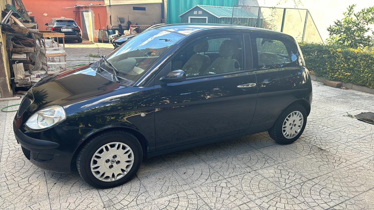 Lancia Ypsilon 1.3 MJT 75 CV Argento