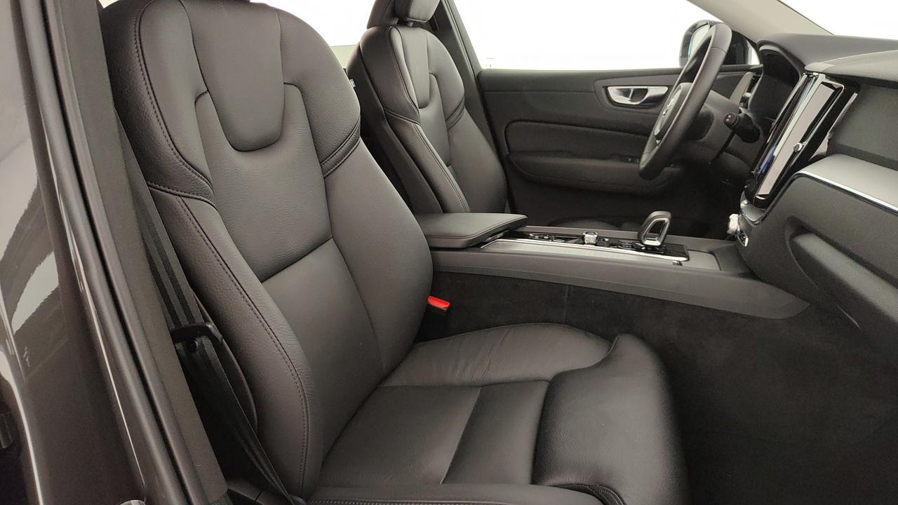 VOLVO XC60 2.0 b4 Plus Dark auto