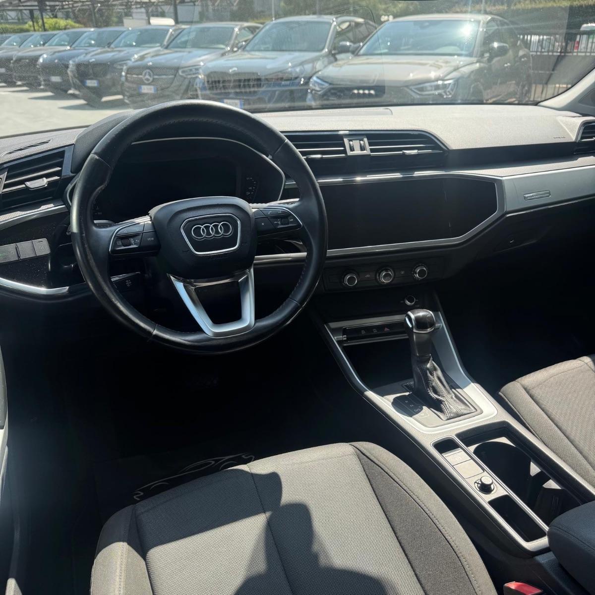 AUDI - Q3 - 35 TDI S tronic Business