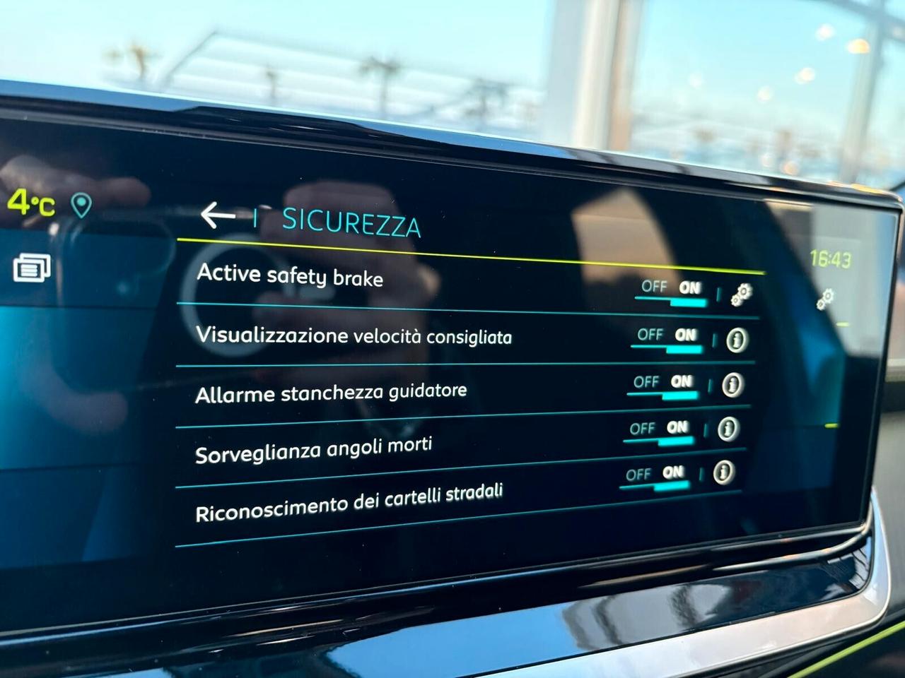 Peugeot 208 GT PACK motore elettrico 136 CV SPOTICAR