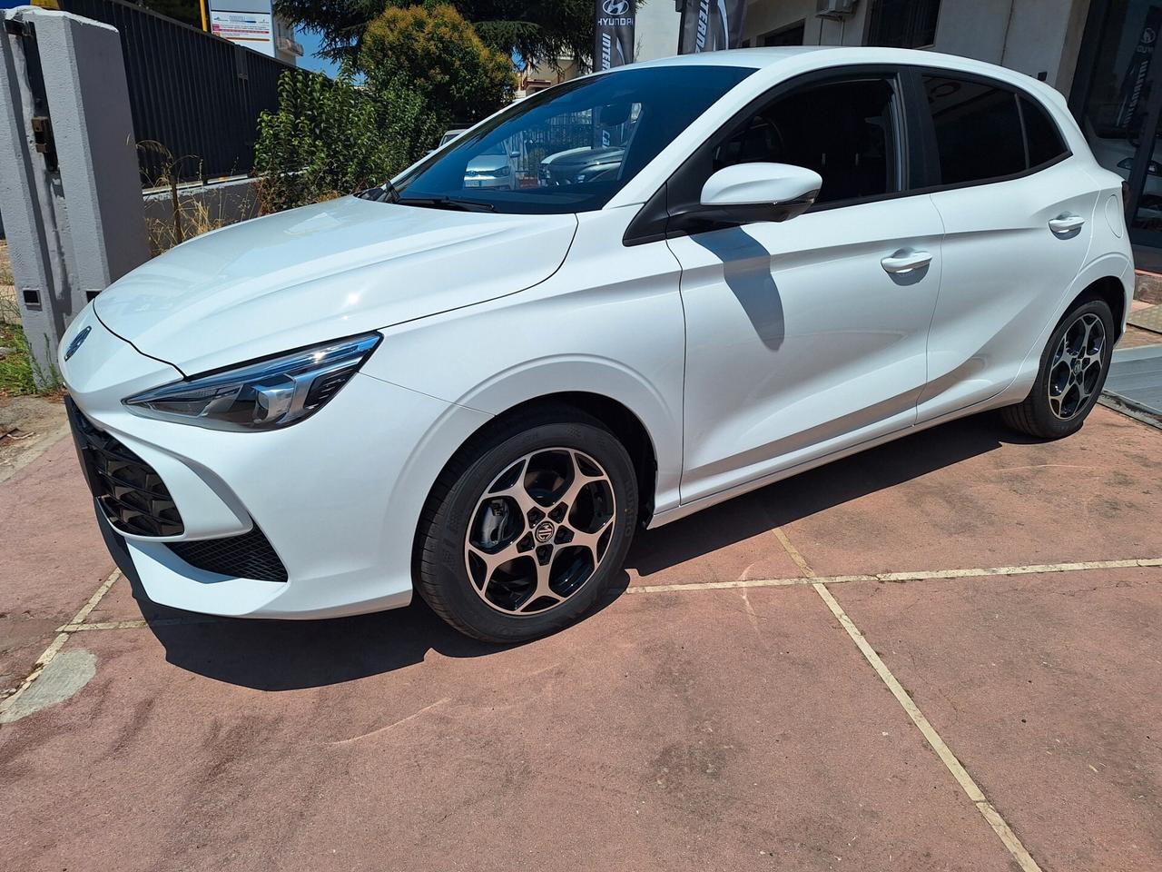 NUOVA MG3 HYBRID LUXURY