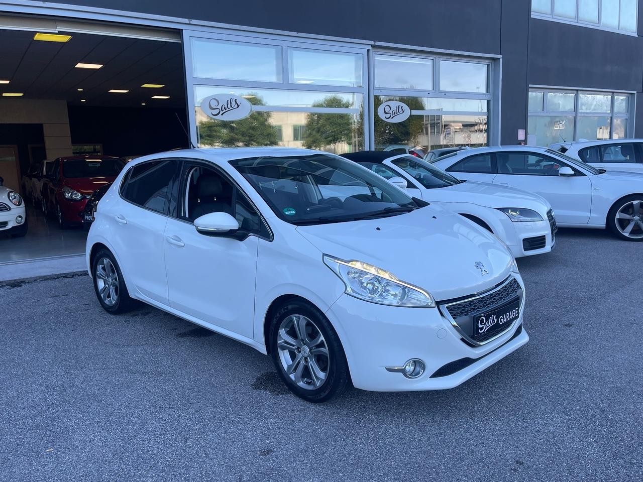 Peugeot 208 1.2 VTi 82 CV 5 porte Neopatentati