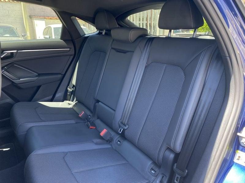 Audi Q3 SPB S Line interno ed esterno 2.0 TDI 150CV s-tronic 35