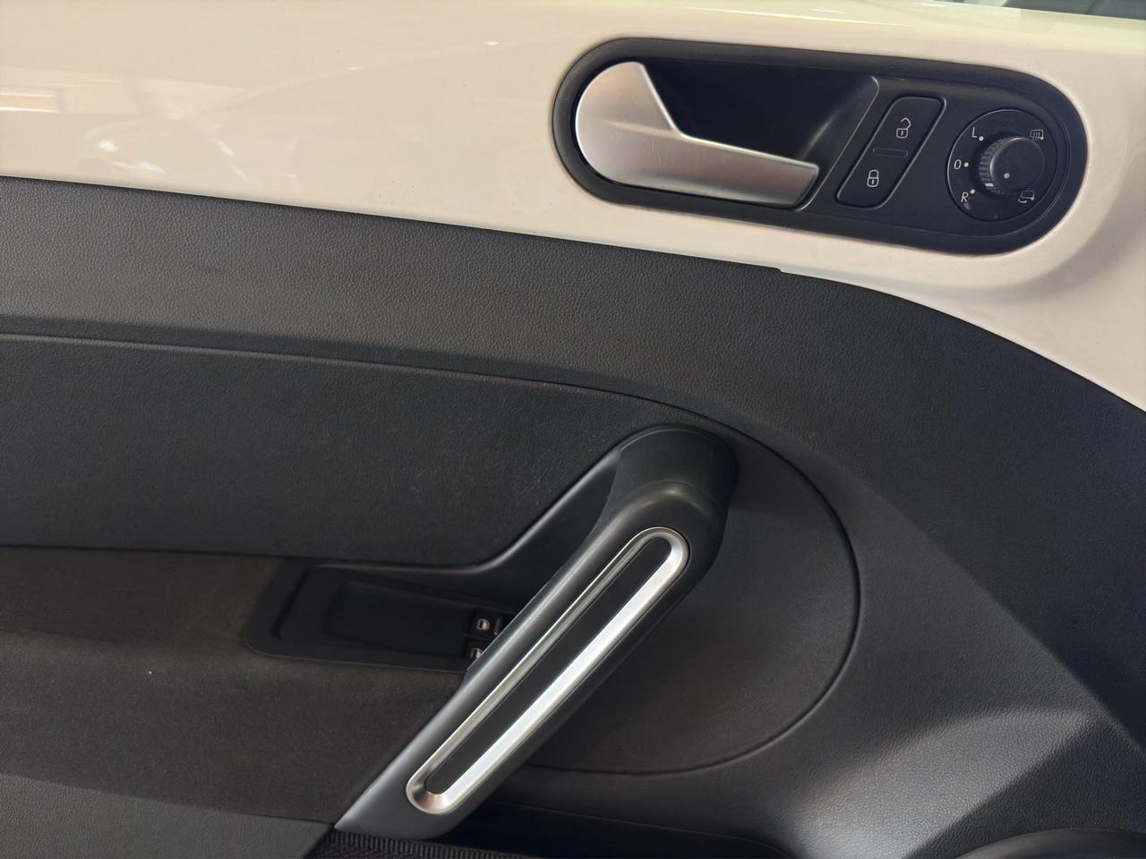 Volkswagen Maggiolino 1.6 tdi Design 105cv