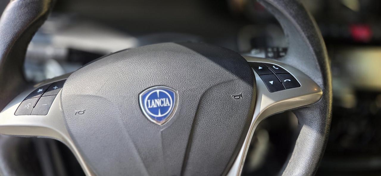 Lancia Ypsilon 1.0 FireFly 5 porte S&S Hybrid Ecochic GOLD KM. 22.000 AUTO PER NEOPATENTATI