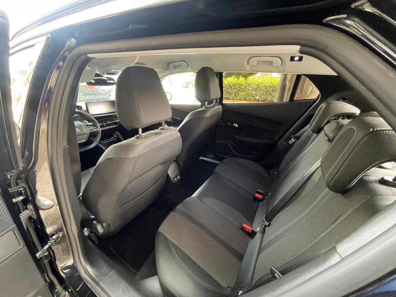 Peugeot 2008 BlueHDi 130 S&S EAT8 Allure