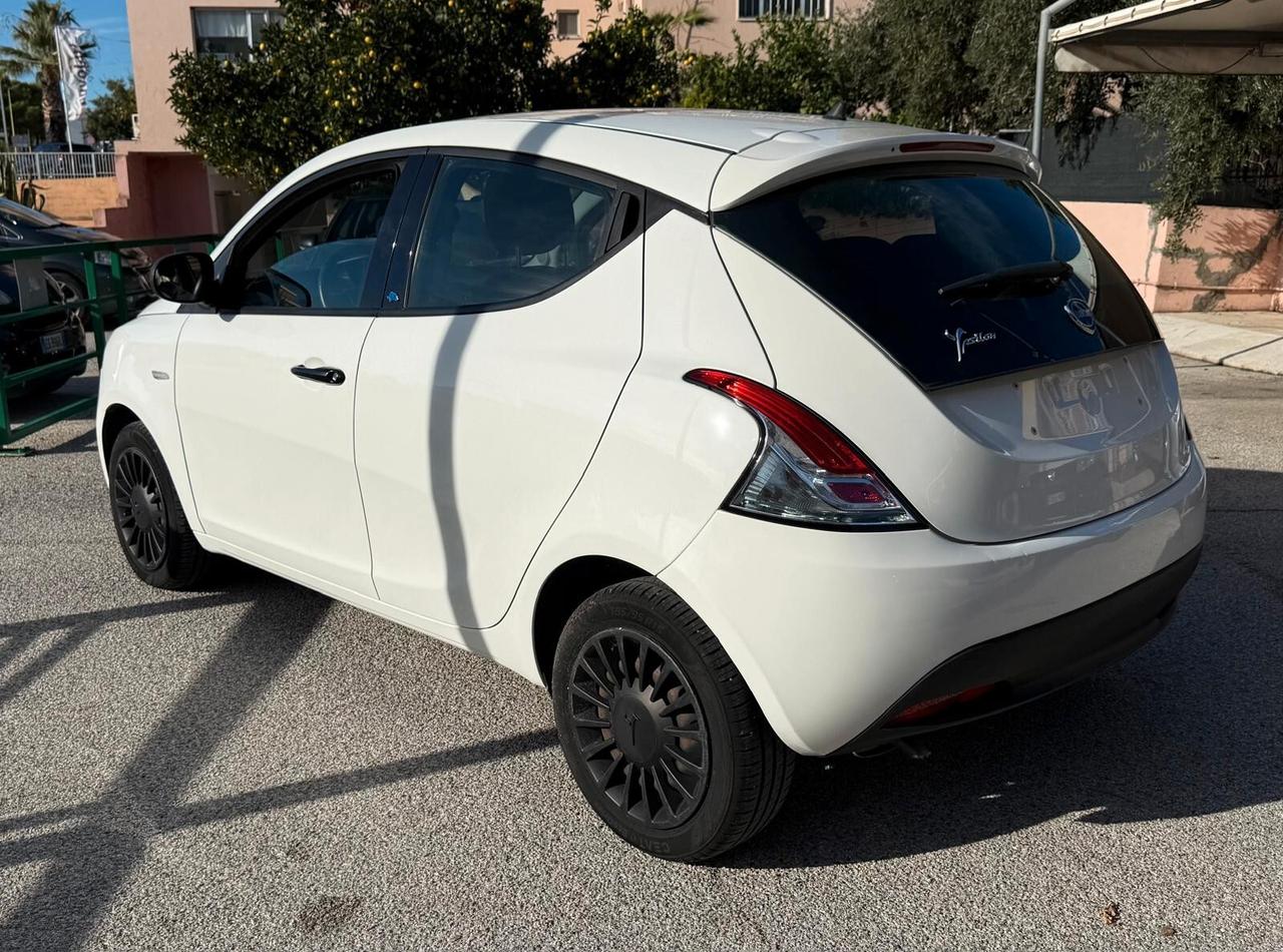 Lancia Ypsilon 1.2 69 CV 5 porte Elefantino Blu