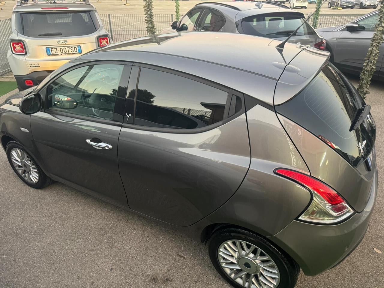 Lancia Ypsilon 1.3 95CV 2015 perfetta garanzia12