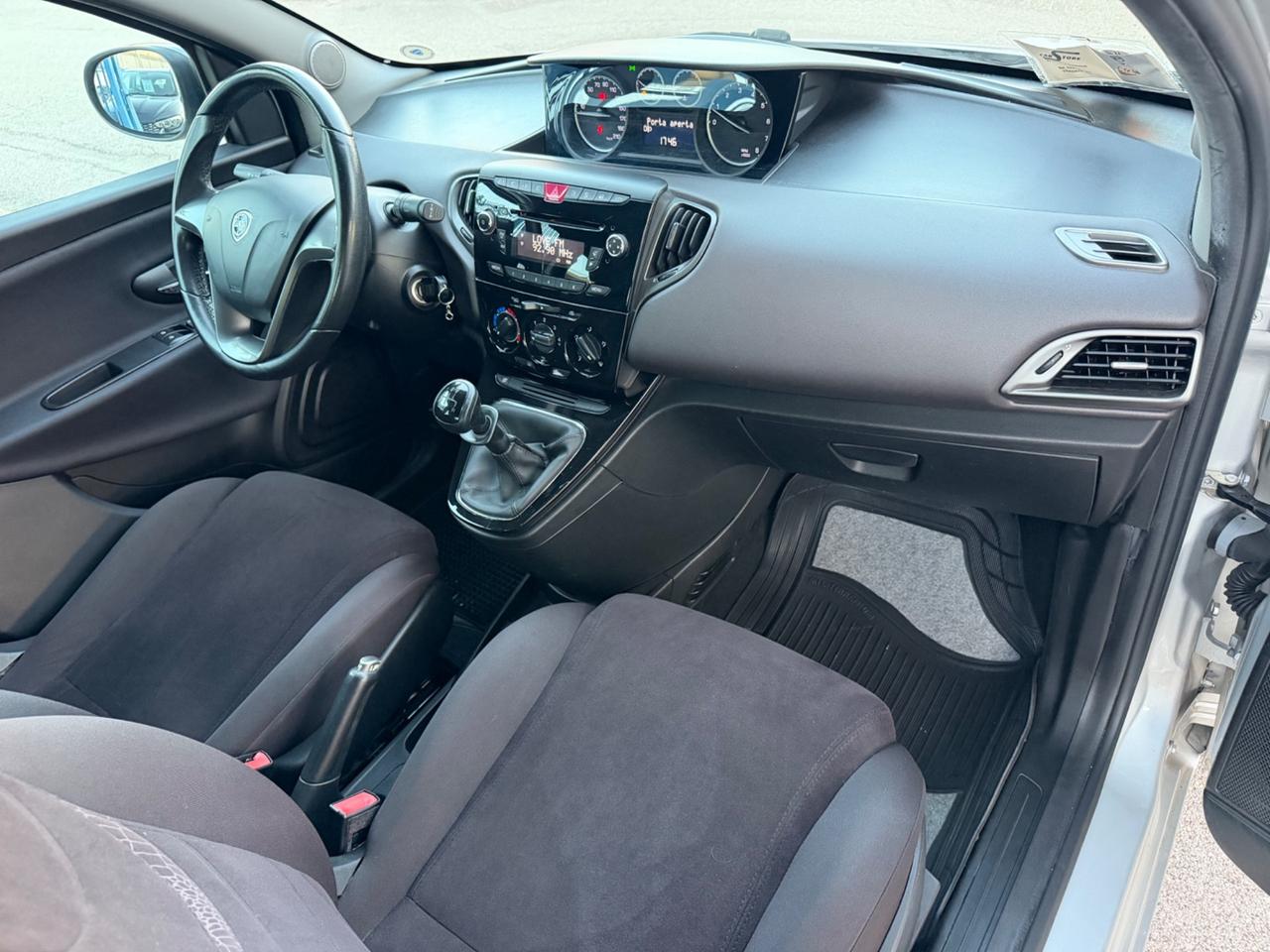 Lancia Ypsilon 1.2 benzina 69 cv 2011 105.000 km