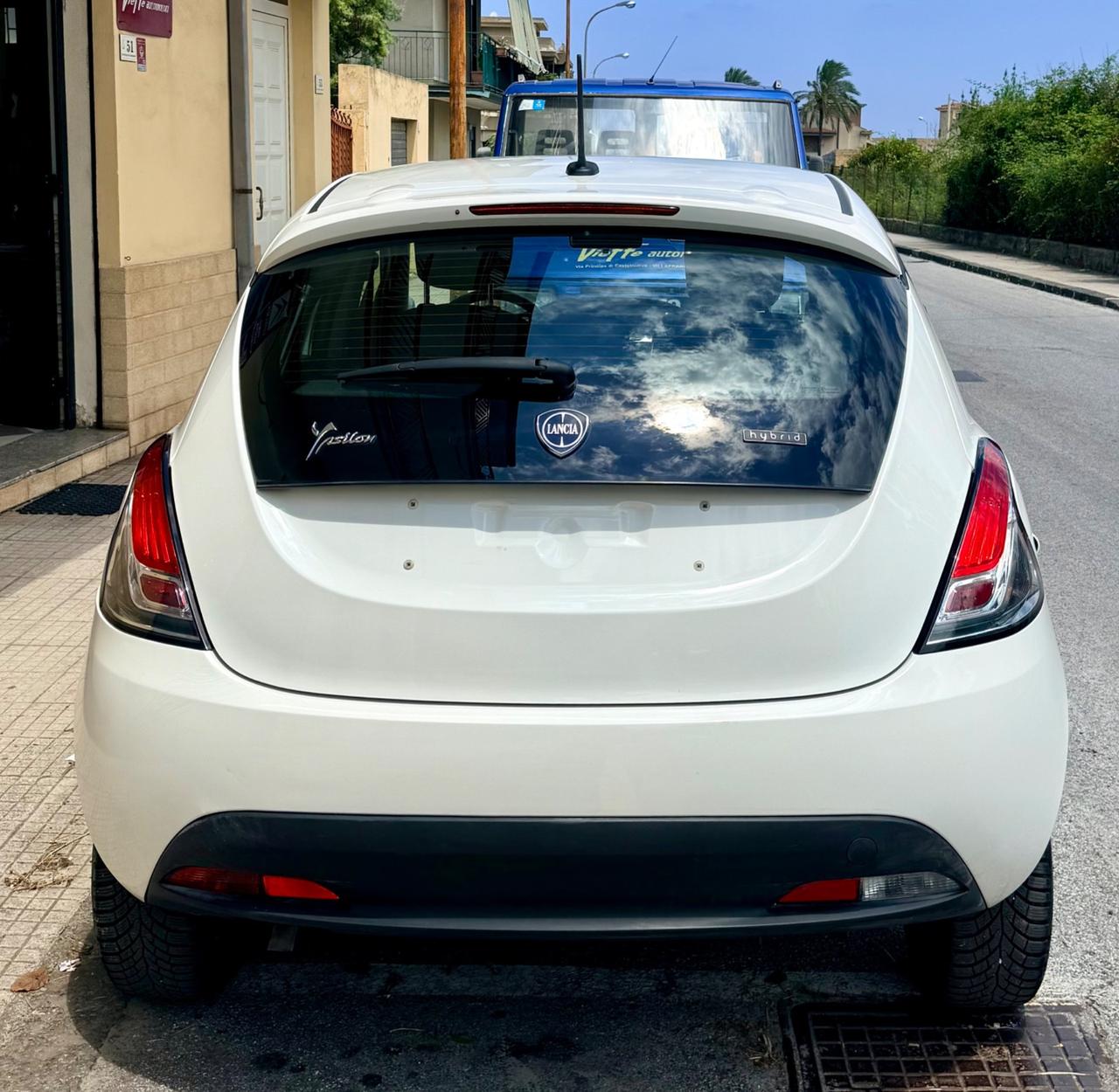 Lancia Ypsilon 1.0 FireFly 5 porte S&S Hybrid Ecochic Silver