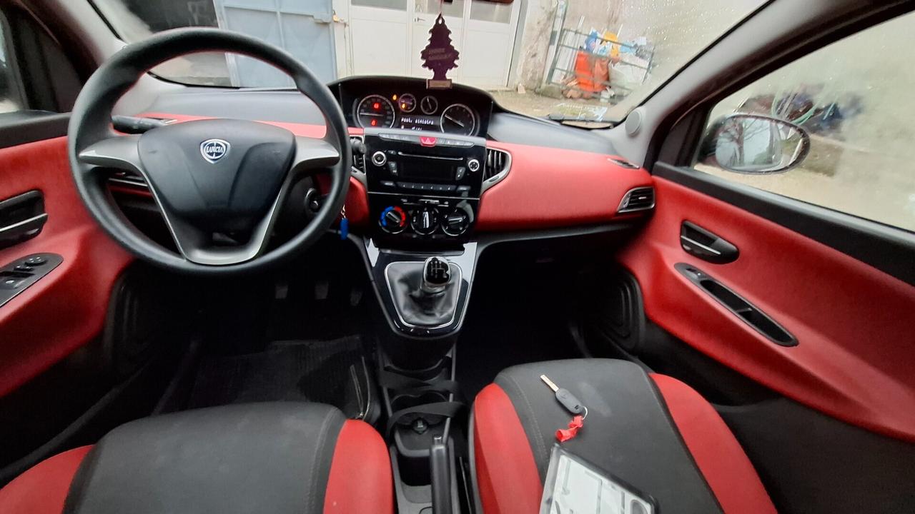 Lancia Ypsilon 0.9 TwinAir 85 CV 5 porte Metano Ecochic Gold