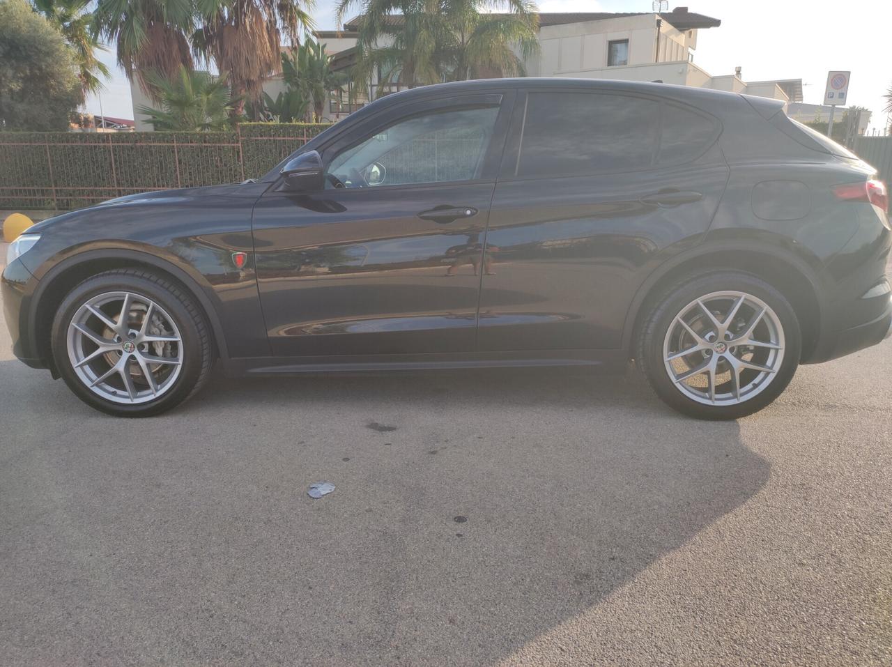 Alfa Romeo Stelvio 2.2 Turbodiesel 150 CV AT8 RWD Super