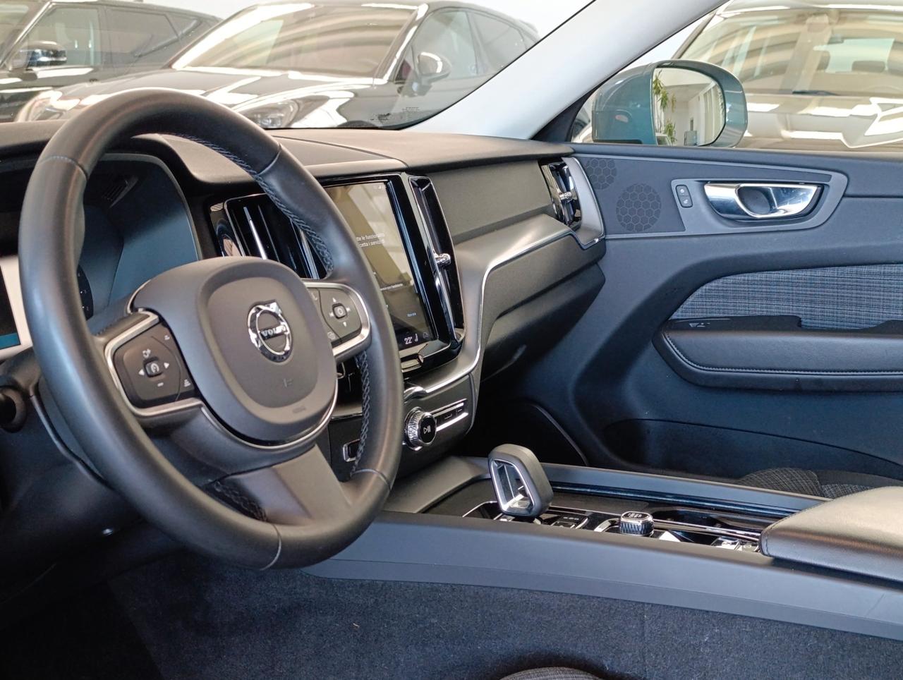 Volvo XC60 2.0 b4 Core awd auto