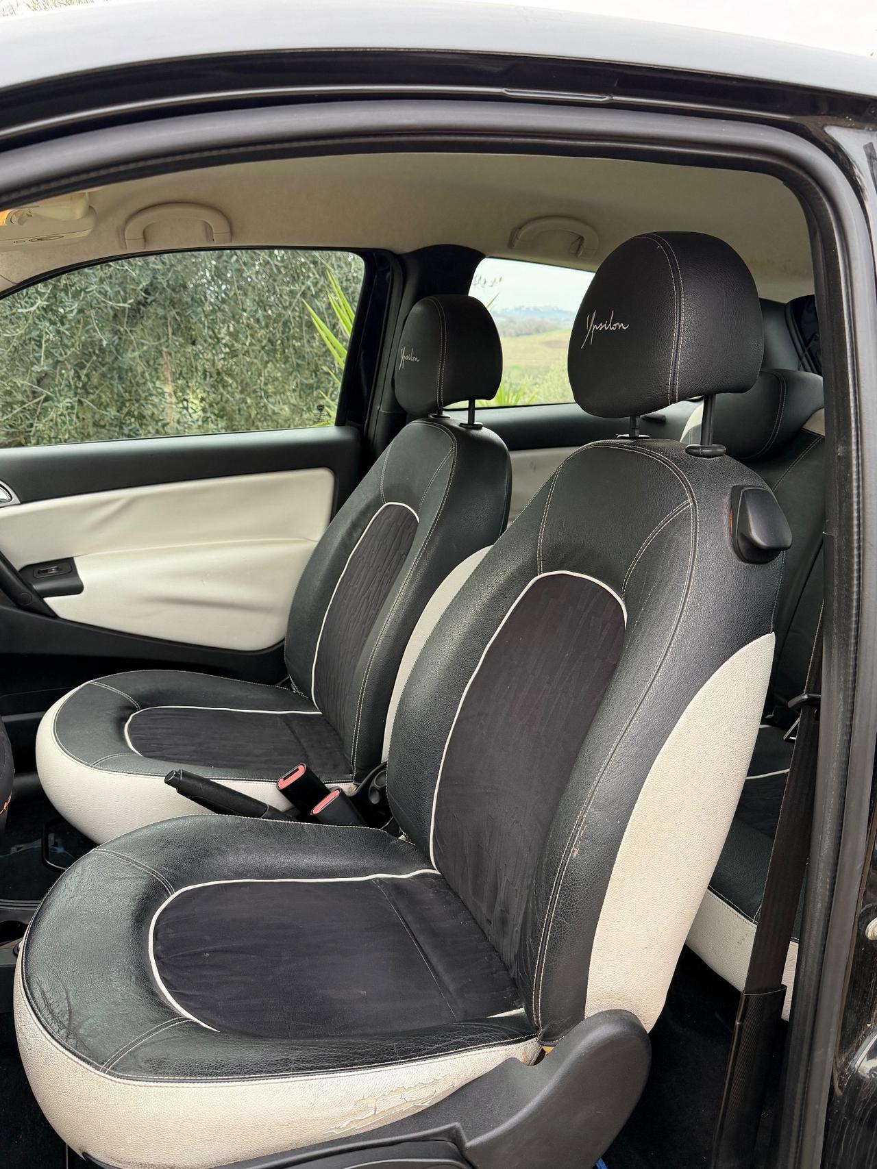 Lancia Ypsilon 1.2 69 CV 5 porte GPL Ecochic Silver