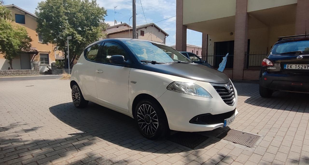 Lancia Ypsilon 1.2 69 CV 5 porte S Momodesign
