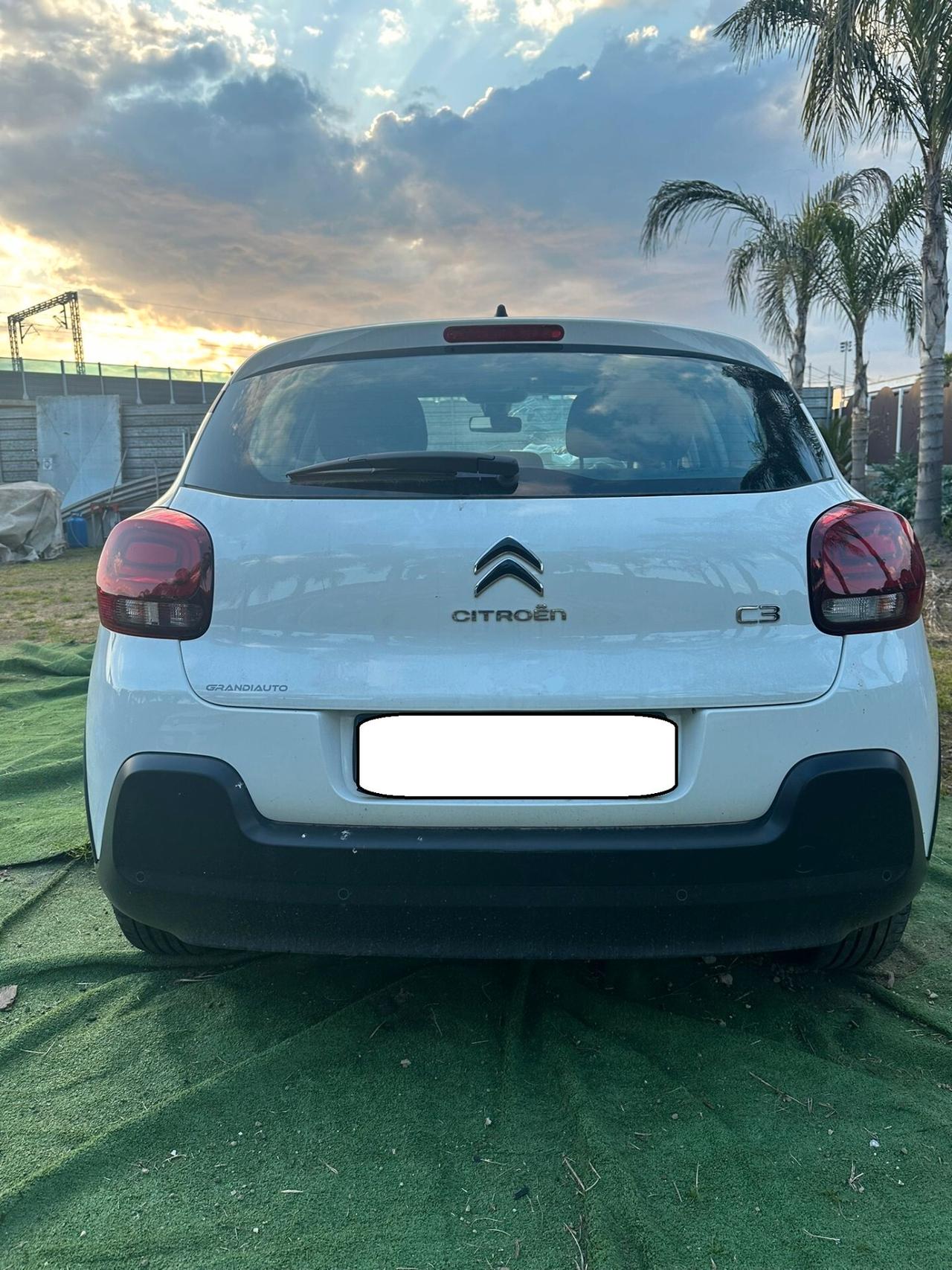 Citroen C3 2023 PureTech Shine SINISTRATA