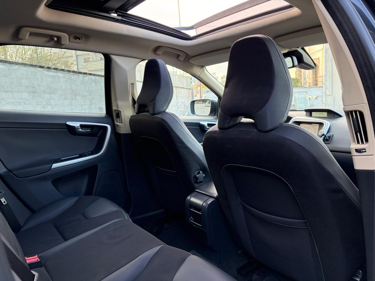Volvo XC60 2.4 D5 Momentum “Tetto apribile” full optional