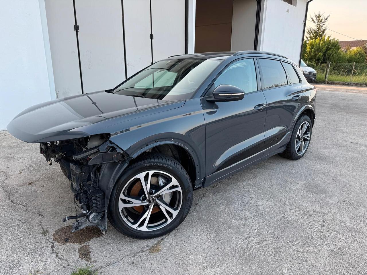 Audi Q6 e-tron S line quattro 387cv INCIDENTATA GANCIO TRAINO