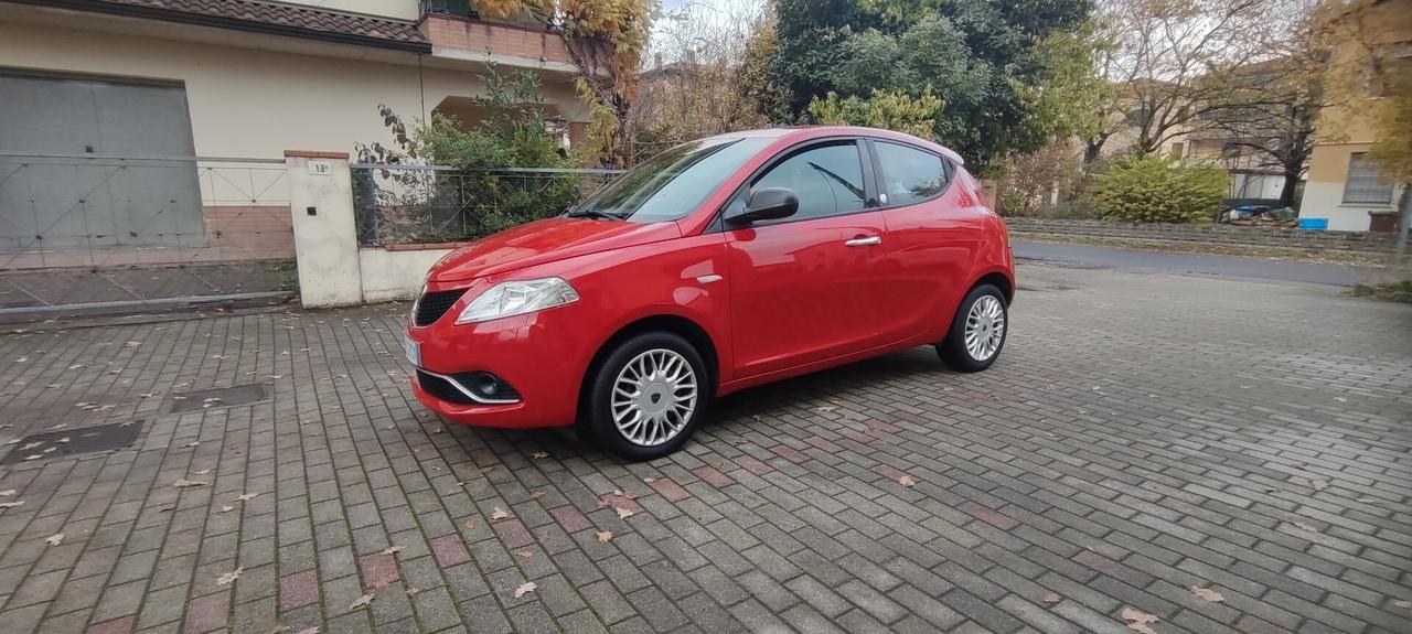 Lancia Ypsilon 1.2 69 CV 5 porte GPL Ecochic Silver