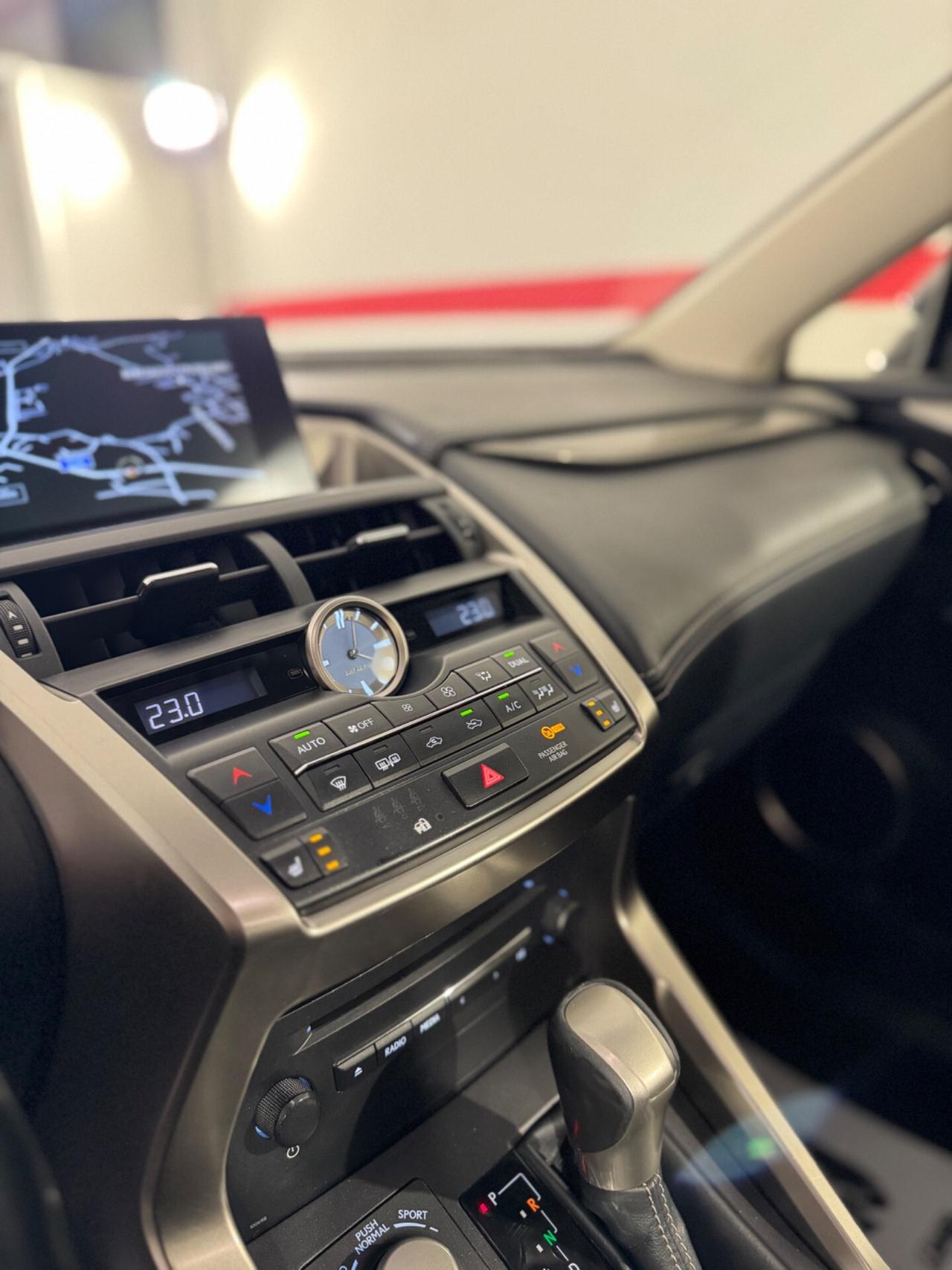 Lexus NX 300h Hybrid 4WD Luxury TAGLIANDI CERTIFICATI LEXUS