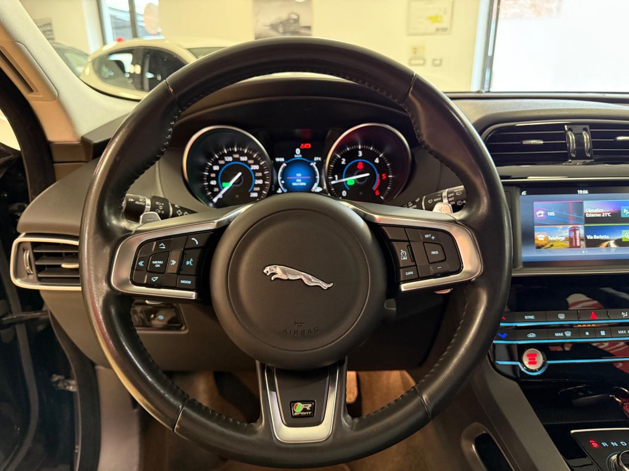 Jaguar F-Pace 2.0 D 240 CV AWD aut. R-Sport