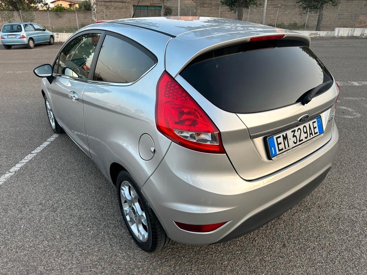 Ford Fiesta 1.4 TDCi 70CV 5 porte Titanium