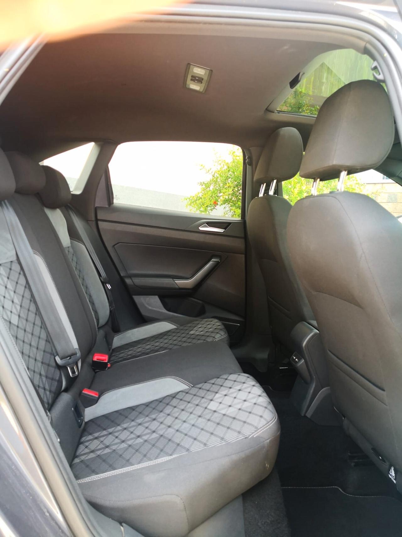 Volkswagen Taigo 1.0 TSI 110 CV R-Line ***TETTO***LED***CAR PLAY***