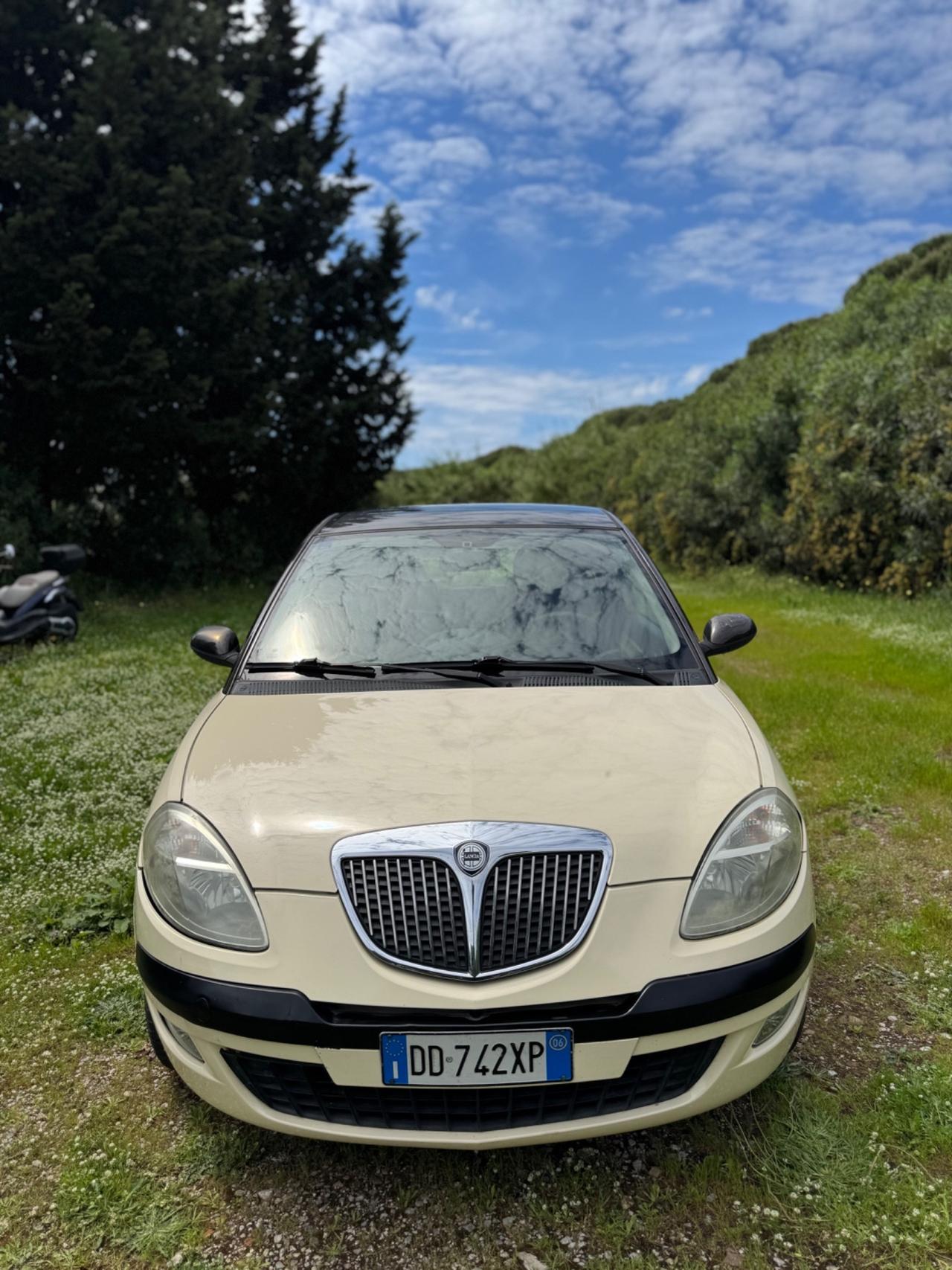 Lancia Ypsilon 1.2 Oro 100