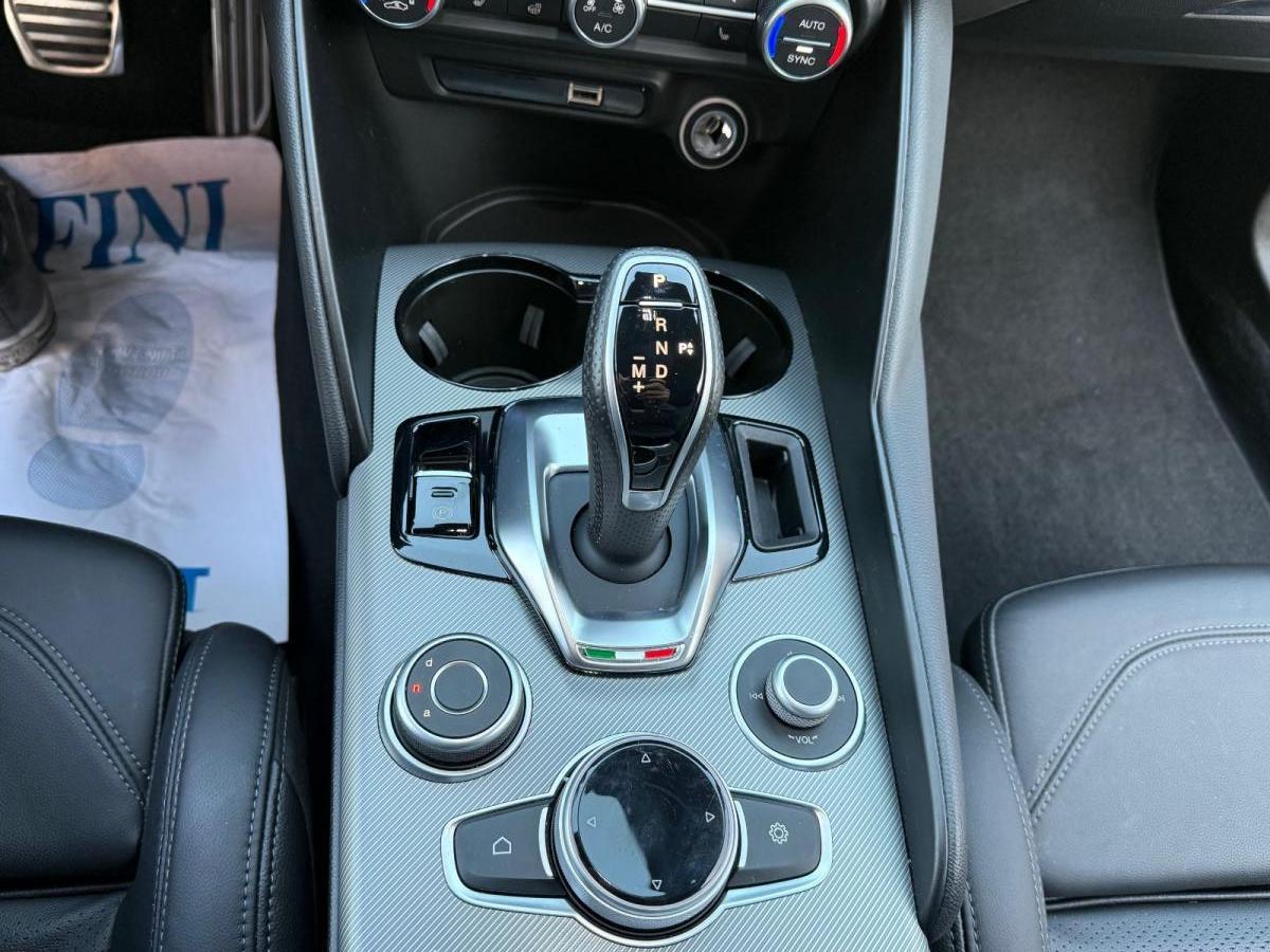 ALFA ROMEO - Giulia - 2.0 Turbo 280CV AT8 AWD Q4 Veloce