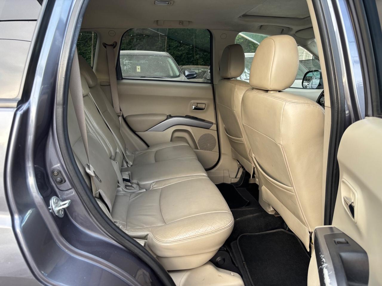 Mitsubishi Outlander 2.2 DI-D 7 posti 4x4