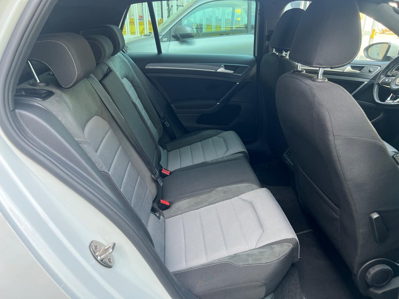 Volkswagen Golf VII 5p 1.6 tdi R-Line 110cv