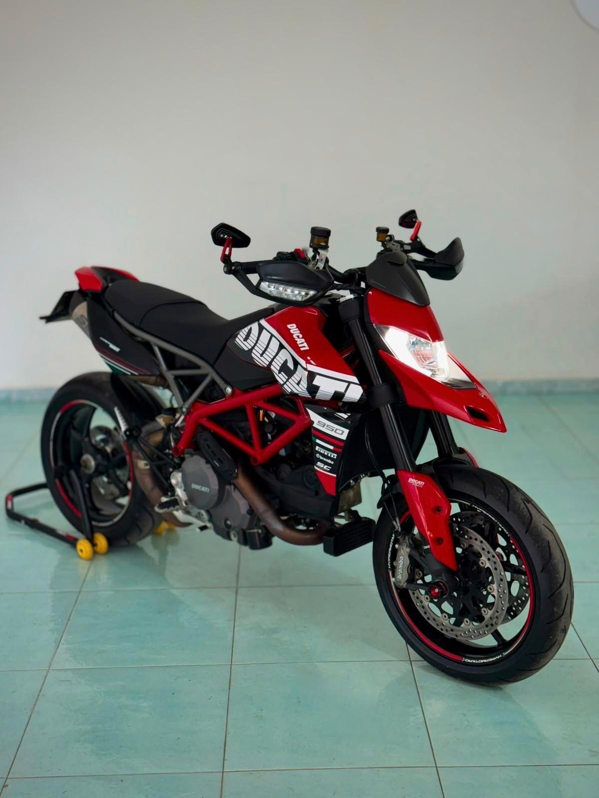 Ducati Hypermotard 950