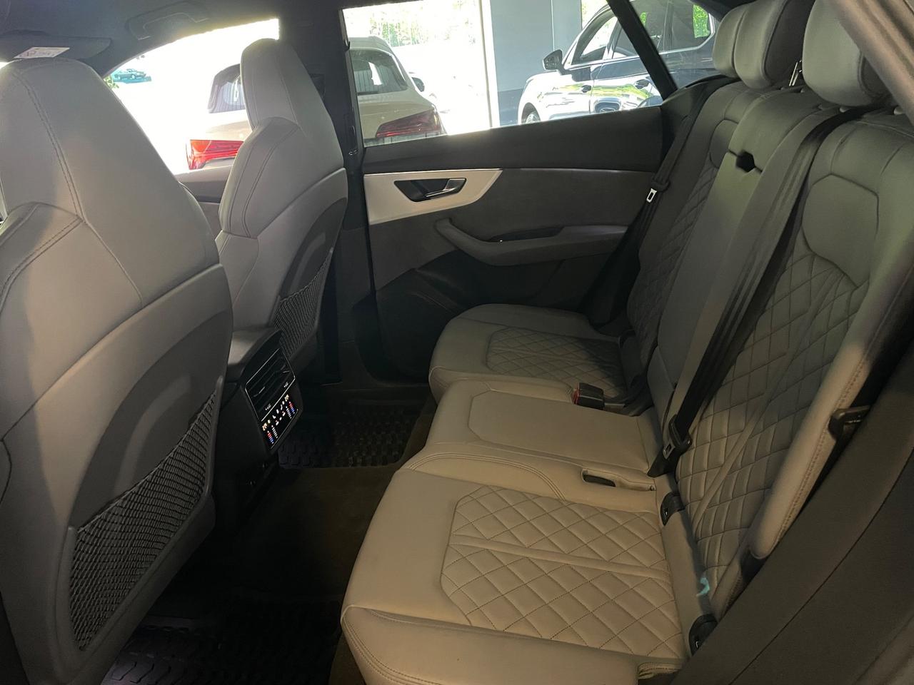 Audi Q8 50 TDI 286 CV quattro tip Sport Sedili Guscio