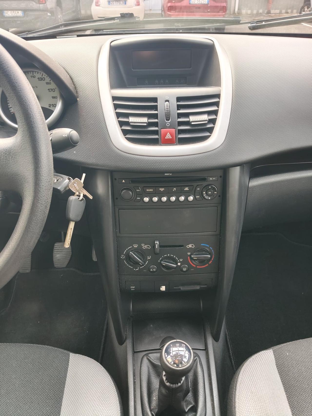 Peugeot 207 1.4 8V 75CV 5p. X Line