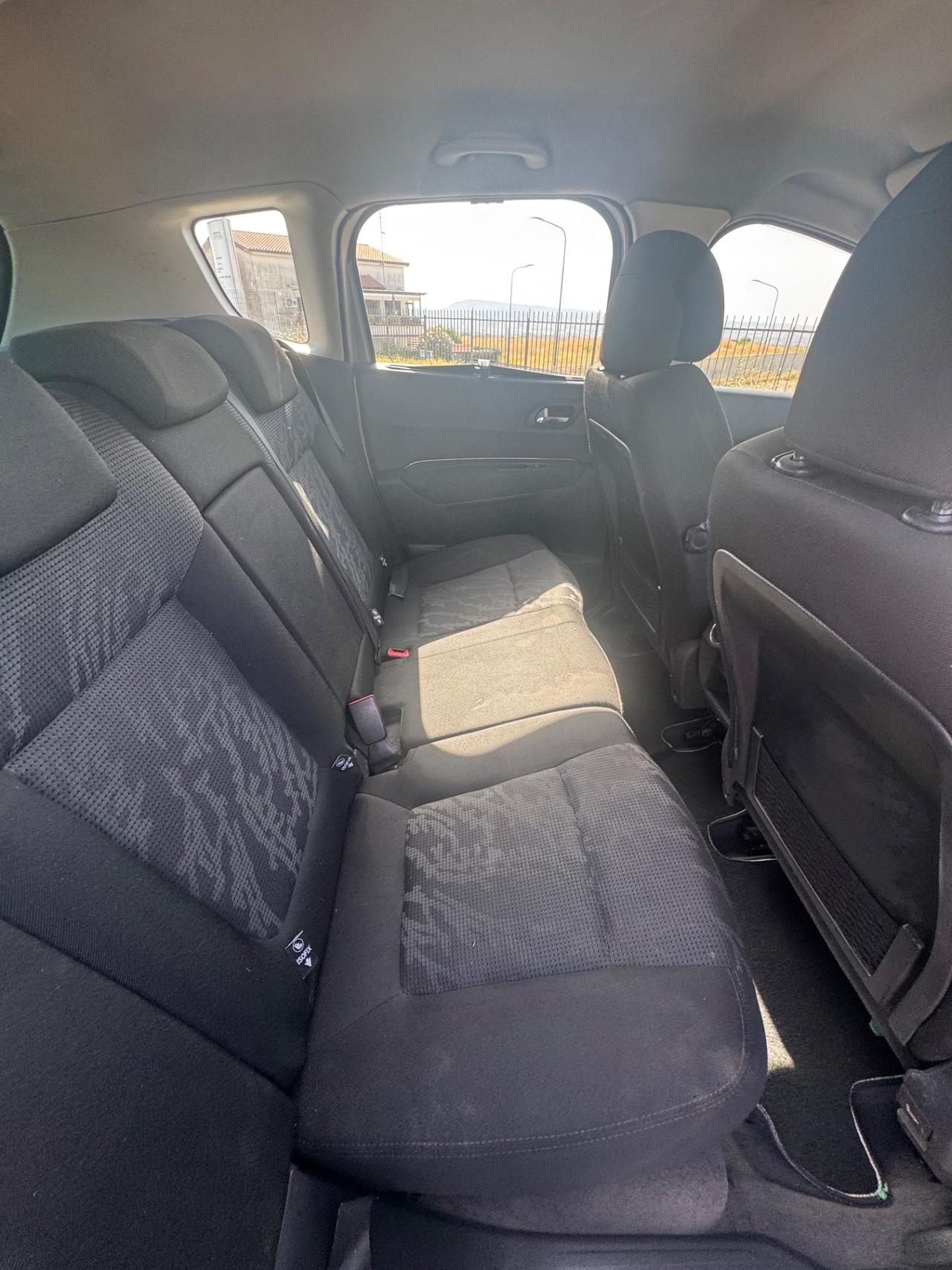 Peugeot 3008 1.6 HDi 115CV Business